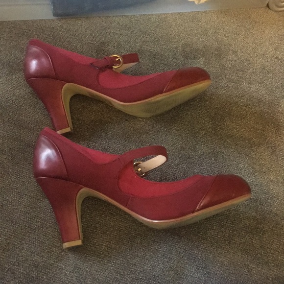Red Pumps - Picture 3 of 5